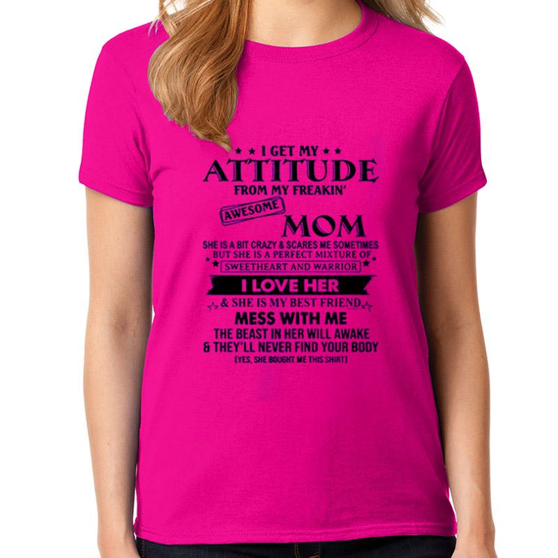 "Ich bekomme meine Einstellung von meinem Freakin" Fantastisches Mutter-T-Shirt